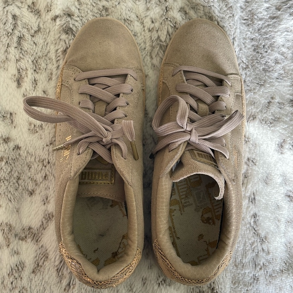 Women’s Tan/Cream Colored Puma Tennis Shoes size 8